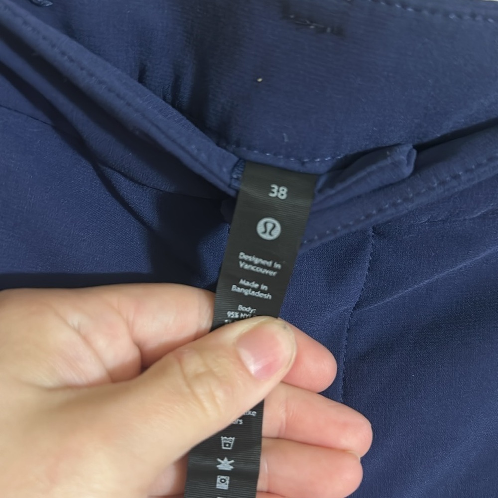 EUC Lululemon‎ Men’s Navy Performance Shorts - Picture 2 of 4